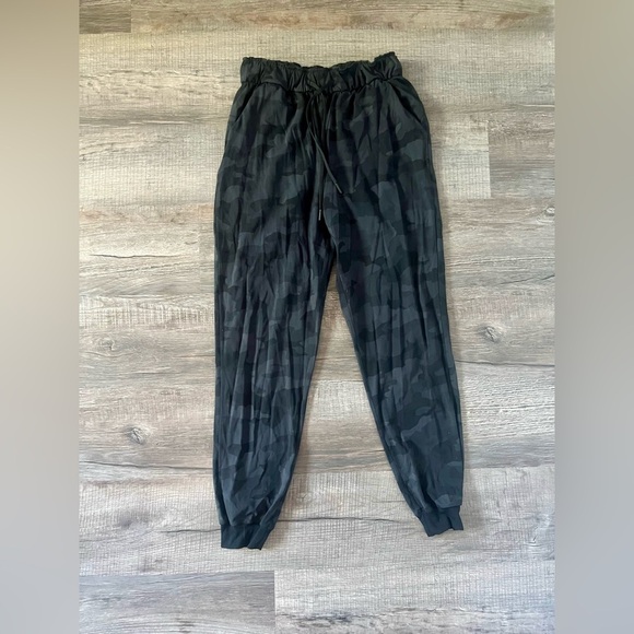 Lululemon Stretch High-Rise Jogger Full Length
Heritage 365 Camo Deep Coal Multi - Picture 5 of 9